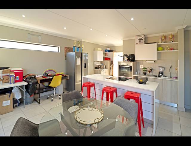 4 BEDROOM HOUSE FOR SALE IN COSMO CITY
